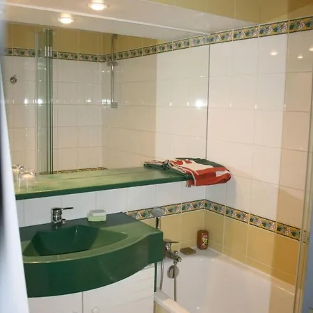 Royal Park - - Royal Park Mae-7591